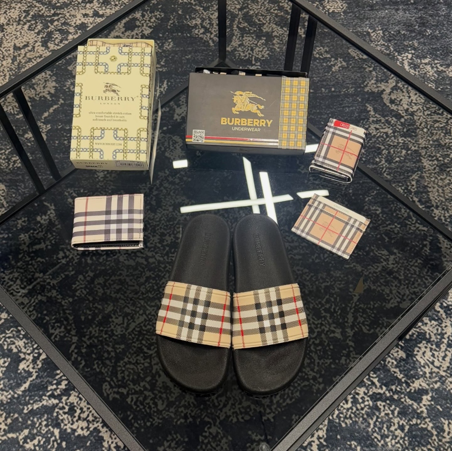 Burberry Bej Klasik Kareli Deri Terlik & Cüzdan Seti - Hakiki Deri Erkek Kundura